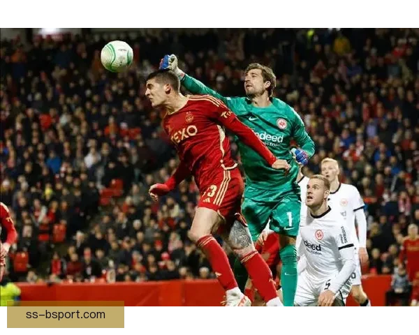 希克欧联杯主场补时两球逆转上演奇迹 赛场激情再度点燃