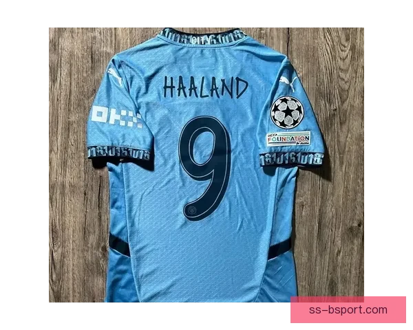 曼城官方宣布发布2026赛季球员版限量典藏球衣重磅亮相